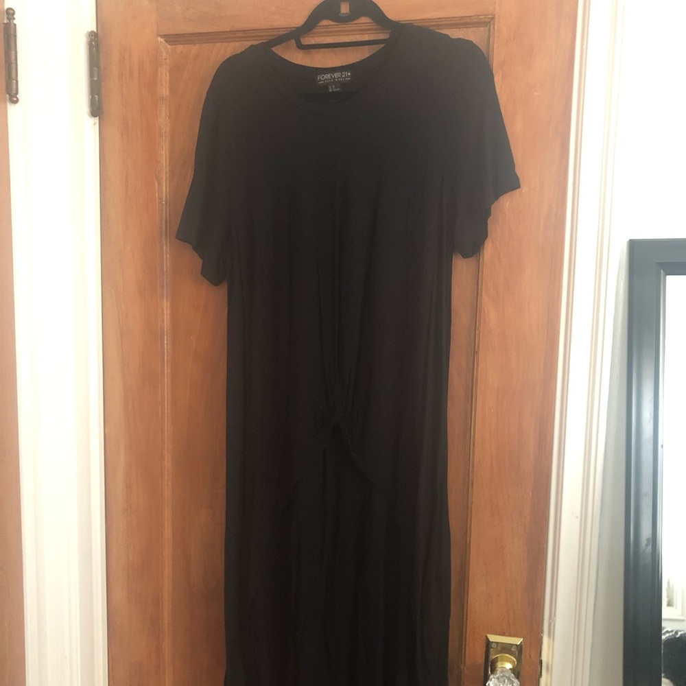 FOREVER 21 High-Low T-Shirt With Knot Front